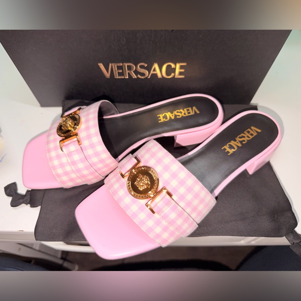 Versace Women's Pink Leather Gold Medusa Sandals Flip Flop Shoes US 8 IT 38 - Picture 2 of 8